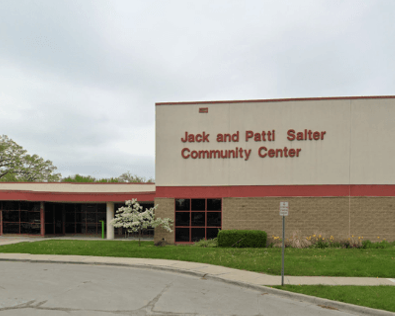 Jack & Patti Salter Community Center
1545 E. Lincoln, Royal Oak; 248-246-3180; romi.gov
Located in the center’s gymnasium, the pickleball courts are open from 11-3 p.m. on Monday, Wednesday, and Friday, and 1-3 p.m. on Tuesday. 